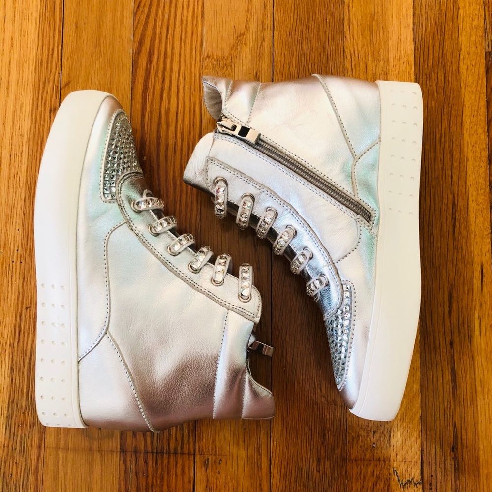 Vivienne V. Shoes